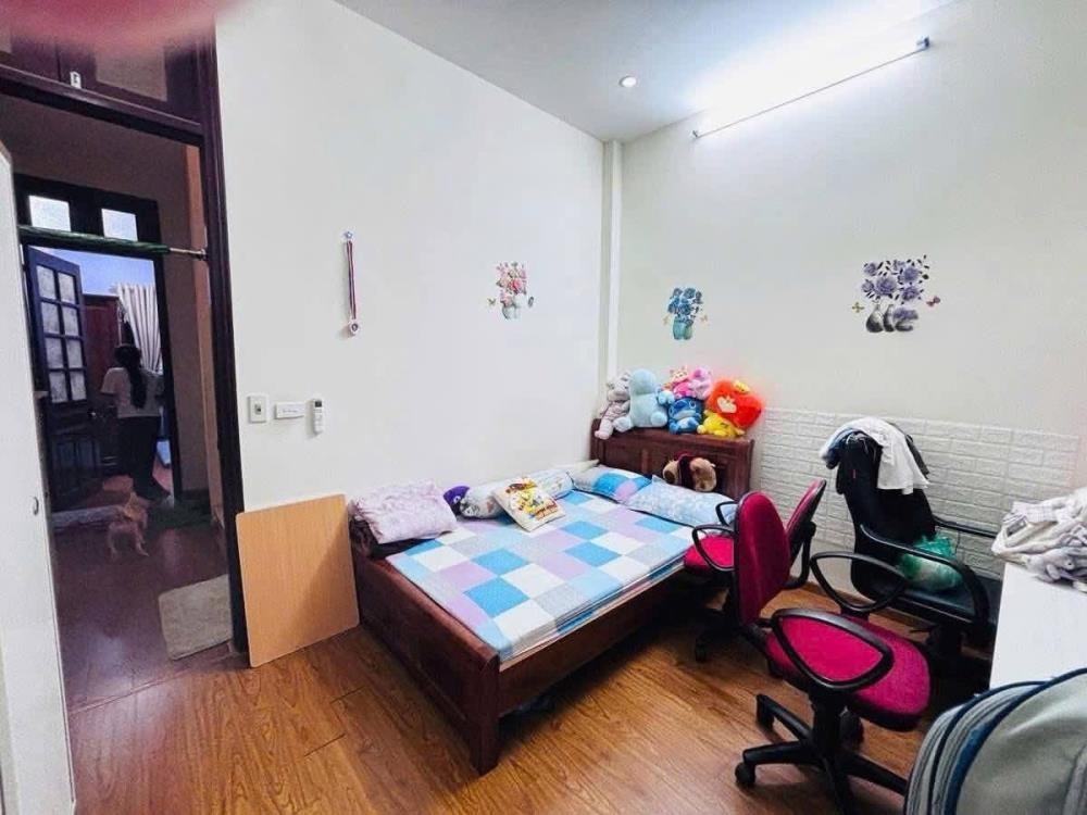 Bán nhà Xuân Thủy, 40m², 5 tầng, Ngõ Thông, Kinh Doanh, Ô Tô Đỗ Cửa