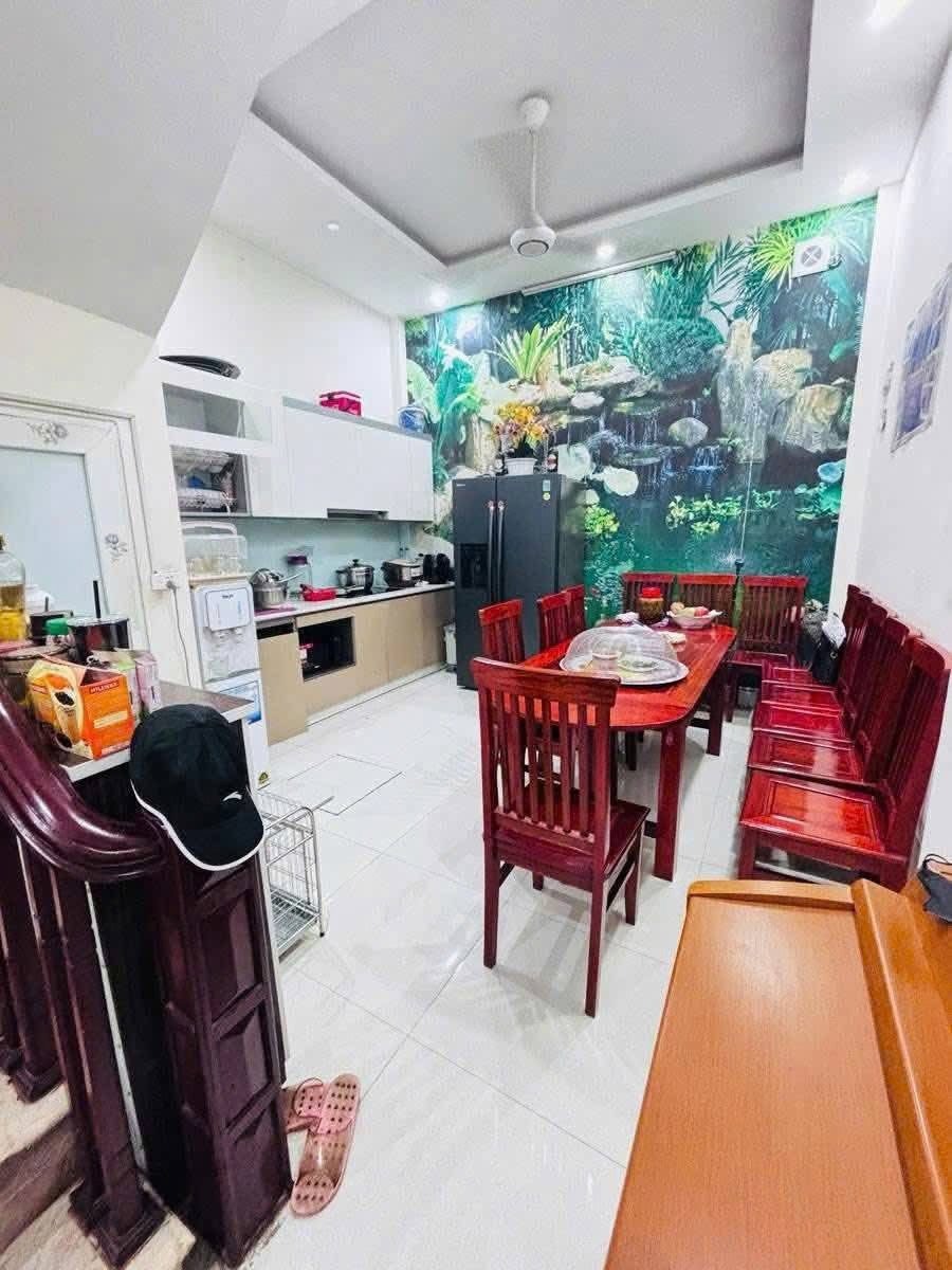 Bán nhà Xuân Thủy, 40m², 5 tầng, Ngõ Thông, Kinh Doanh, Ô Tô Đỗ Cửa