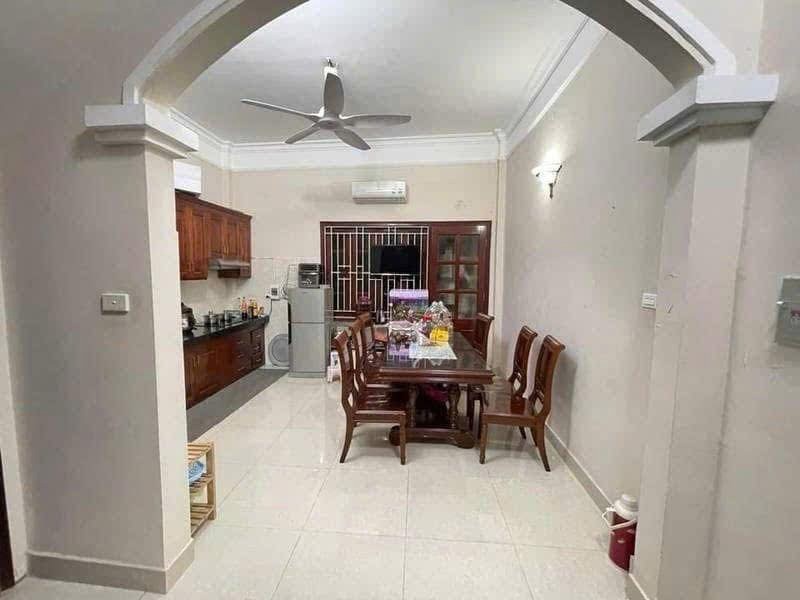 Bán nhà riêng Trích Sài, 52m², MT 6.8m, gần Hồ Tây - Giá 10.9 tỷ