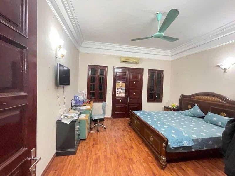 Bán nhà riêng Trích Sài, 52m², MT 6.8m, gần Hồ Tây - Giá 10.9 tỷ