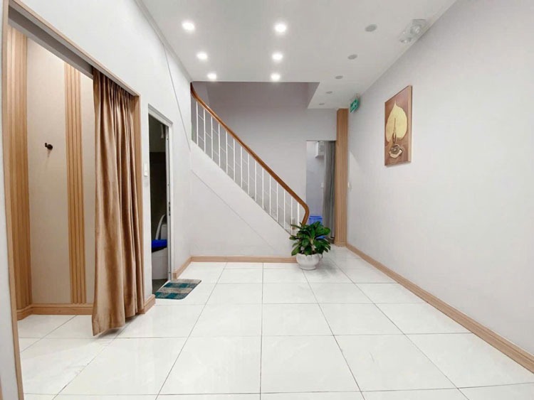 Nhà Mặt Tiền 4 Tầng Tân Bình - Vị Trí Đắc Địa, Kinh Doanh Sầm Uất