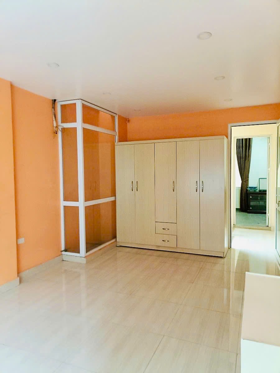 Hiếm Có Nhà Phố Nguyễn Chí Thanh, Đống Đa - 40m2, 5 Tầng, Mặt Tiền 4m