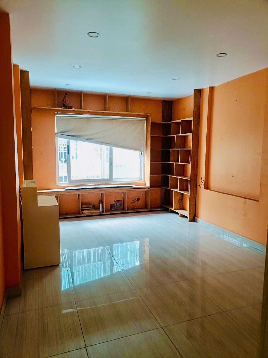 Hiếm Có Nhà Phố Nguyễn Chí Thanh, Đống Đa - 40m2, 5 Tầng, Mặt Tiền 4m