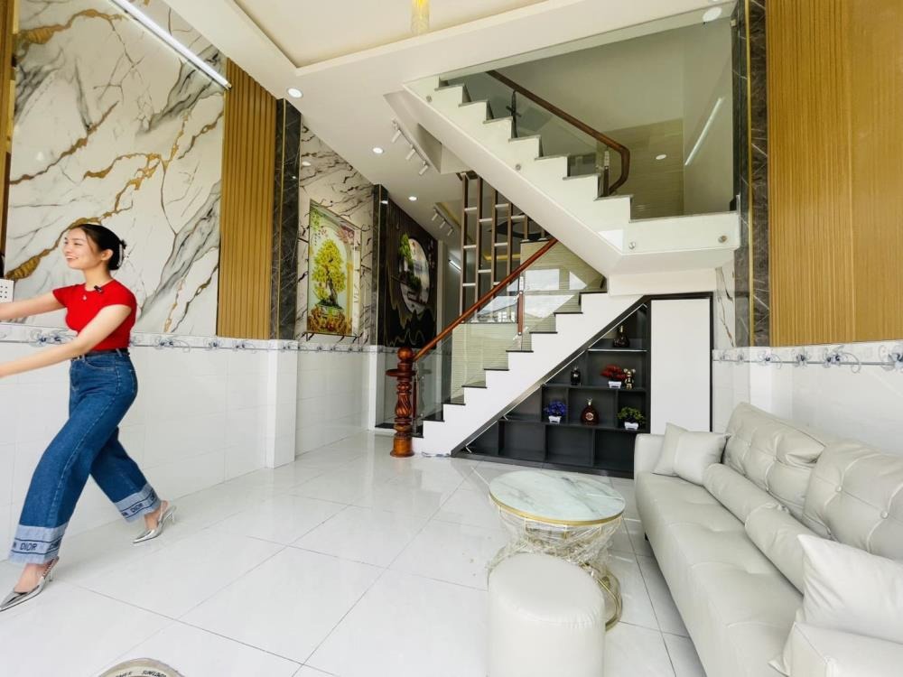 🏡 Nhà Lầu Đẹp Giá Rẻ - Vị Trí Đắt Địa - Long Trạch, Bình Chánh