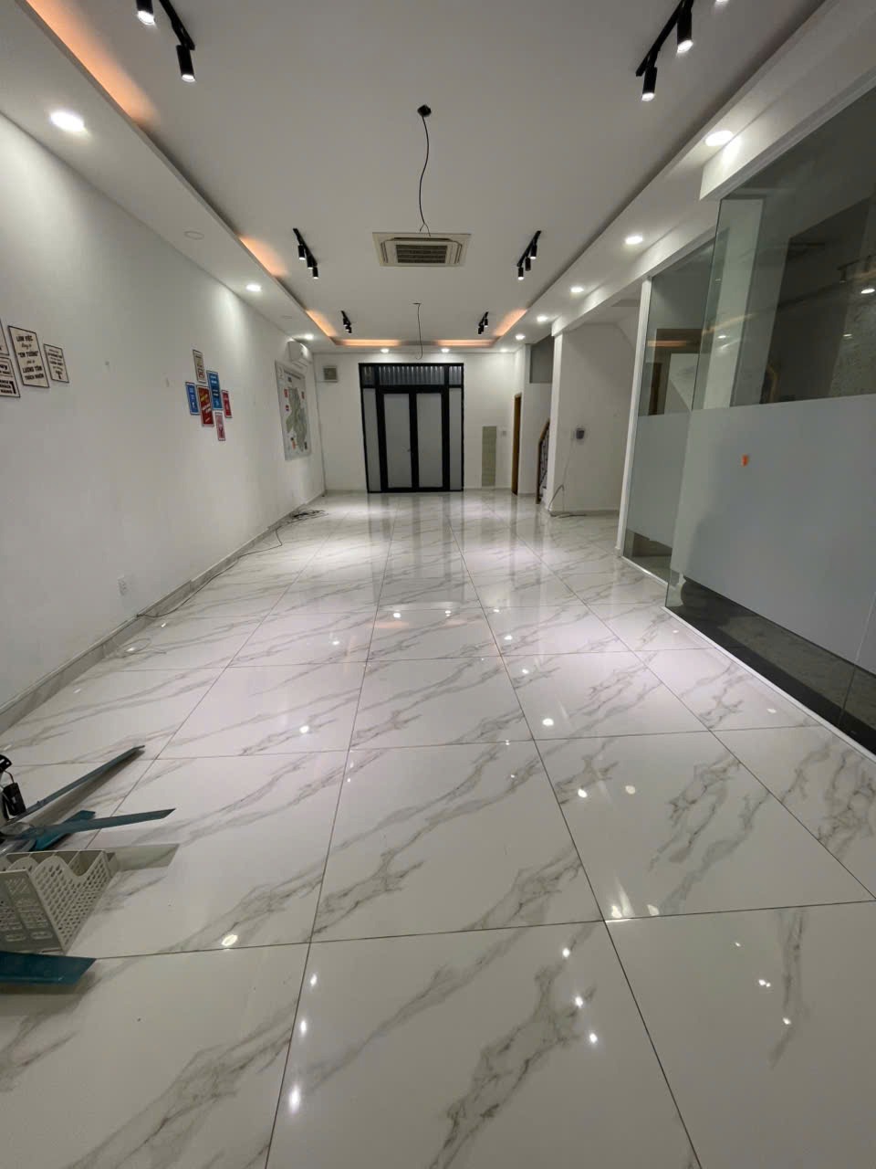 Cho Thuê Tầng Trệt 126m² VinHomes Grand Park: Có Máy Lạnh Âm Trần, Lối Đi Riêng