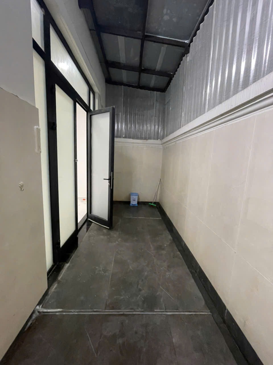 Cho Thuê Tầng Trệt 126m² VinHomes Grand Park: Có Máy Lạnh Âm Trần, Lối Đi Riêng