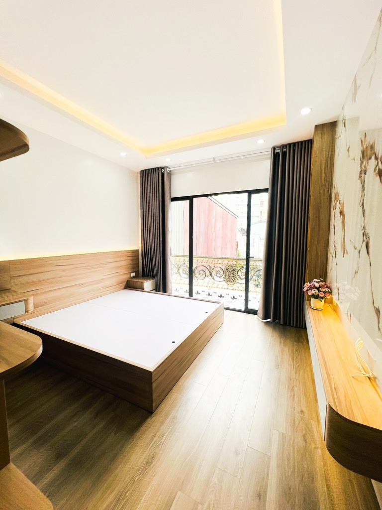 Bán nhà Hoàng Mai 57m2, 5 tầng, thang máy, full nội thất, 14.6 tỷ