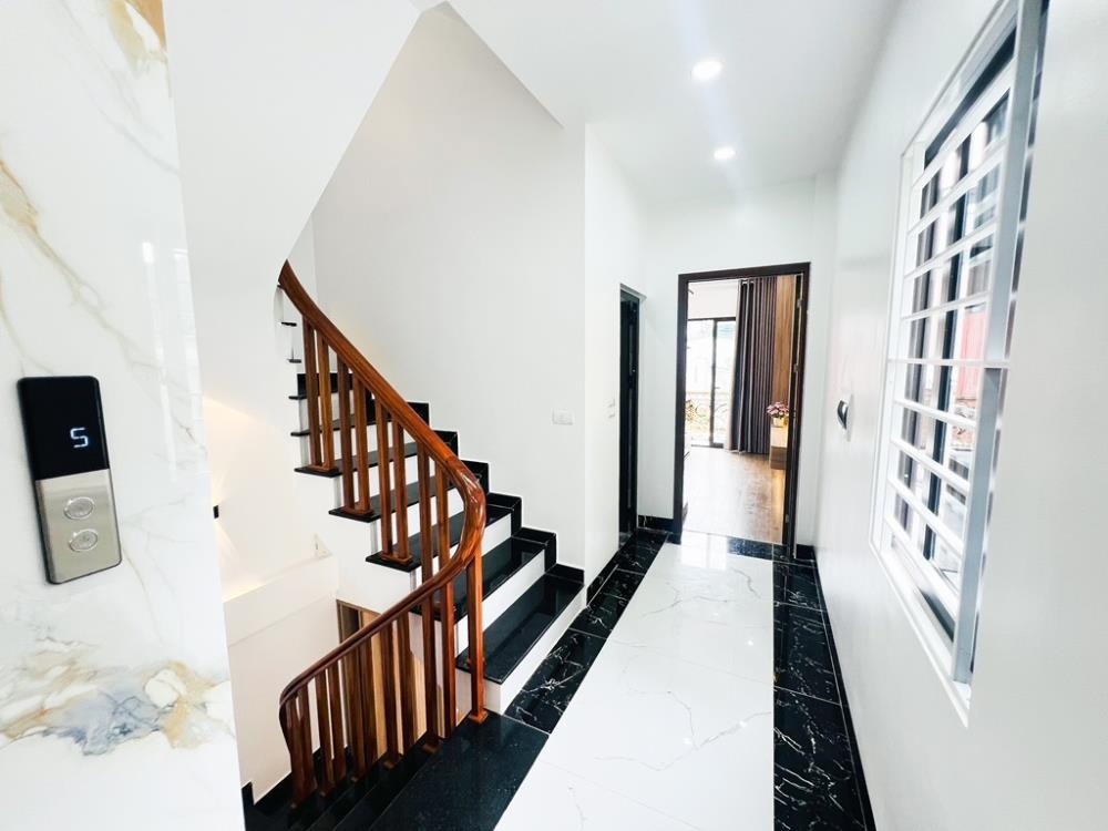 Bán nhà Hoàng Mai 57m2, 5 tầng, thang máy, full nội thất, 14.6 tỷ