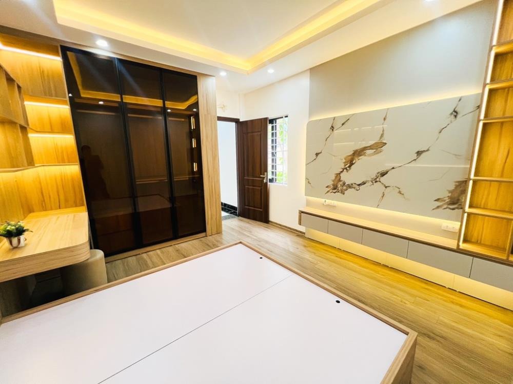 Bán nhà Hoàng Mai 57m2, 5 tầng, thang máy, full nội thất, 14.6 tỷ