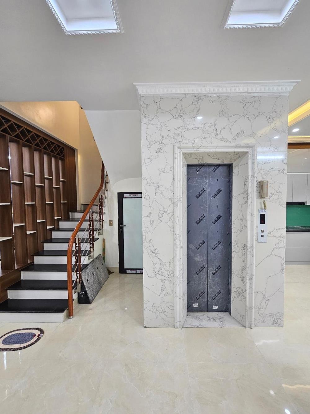 Nhà Đẹp 5 Tầng, Thang Máy, View Hồ - 533 Tam Trinh, Giá 12.3 Tỷ