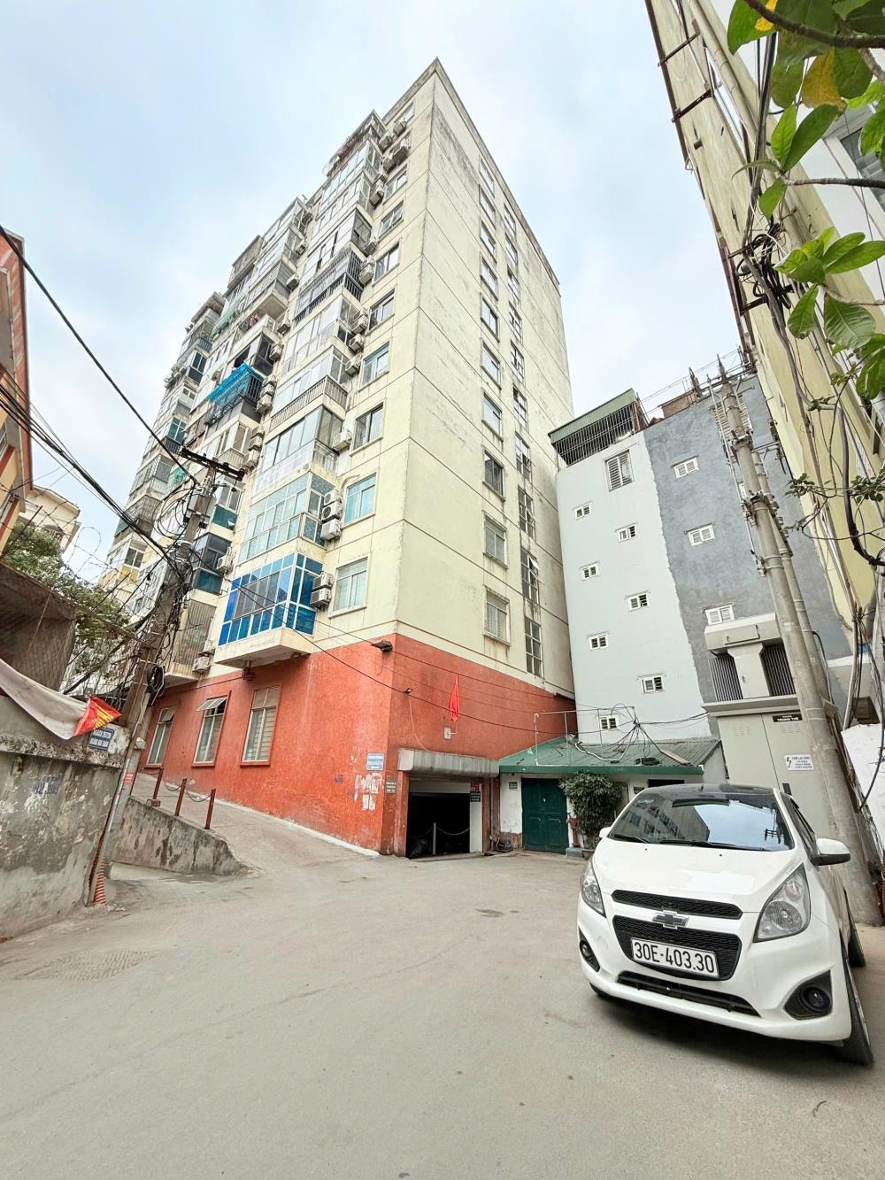 Bán căn hộ 2PN, tầng 3 Ban Tổ chức Trung Ương, ngõ 267 Hoàng Hoa Thám - View Hồ Tây