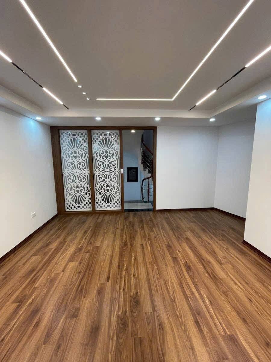 Nhà Mới 6 Tầng, Thang Máy, Cầu Giấy: Giá 10.8 Tỷ Thương Lượng