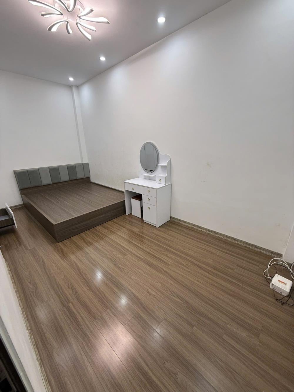 Bán nhà phố Thanh Nhàn: 30m2, 4 tầng, 5.85 tỷ - Đầu tư/Kinh Doanh