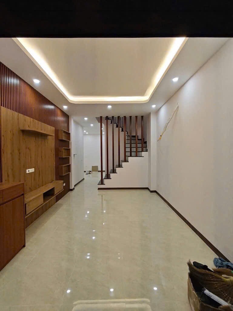 Bán nhà Đội Cấn 35m2, 5 tầng, gần phố, ô tô đỗ - Giá tốt