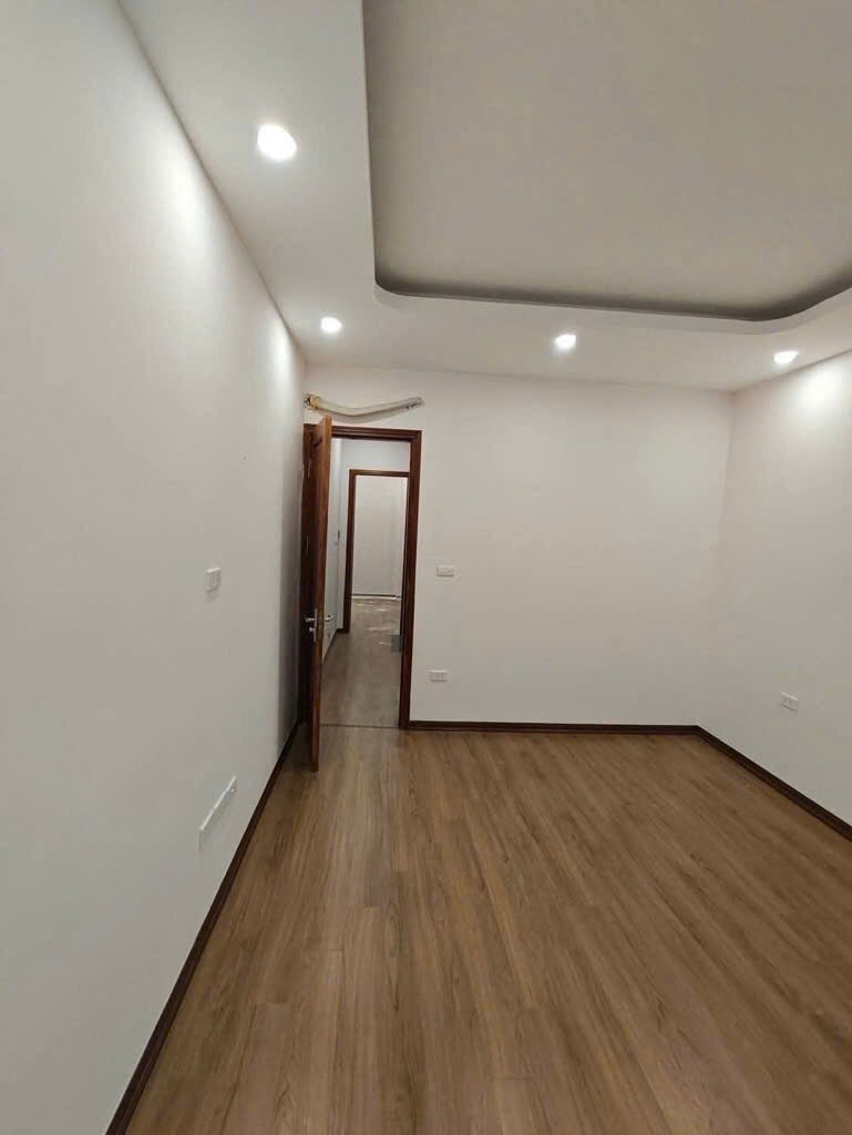 Bán nhà Đội Cấn 35m2, 5 tầng, gần phố, ô tô đỗ - Giá tốt