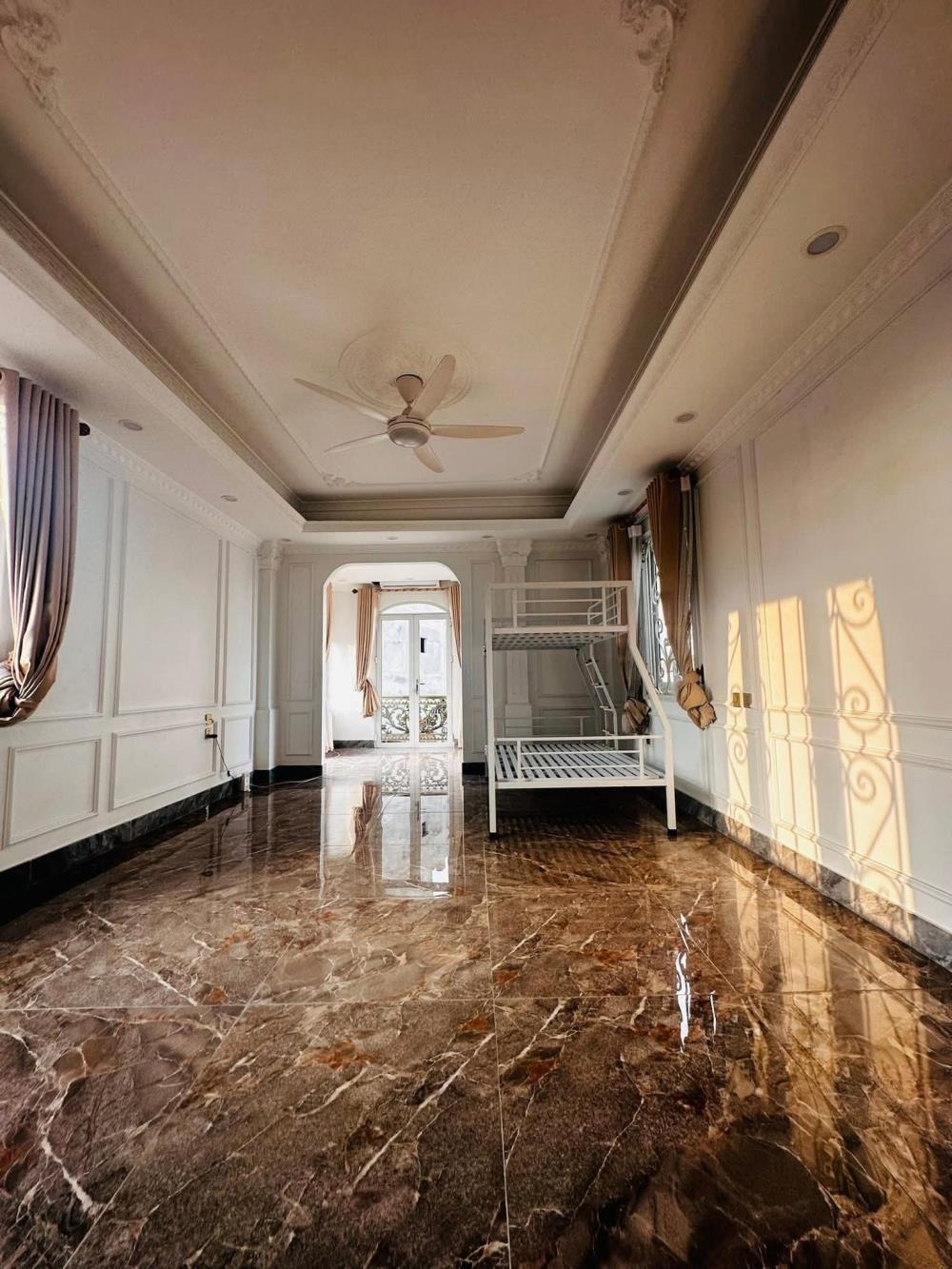 Bán nhà 7 tầng Liễu Giai: 45m2, mặt tiền, full nội thất, ô tô vào tận cửa