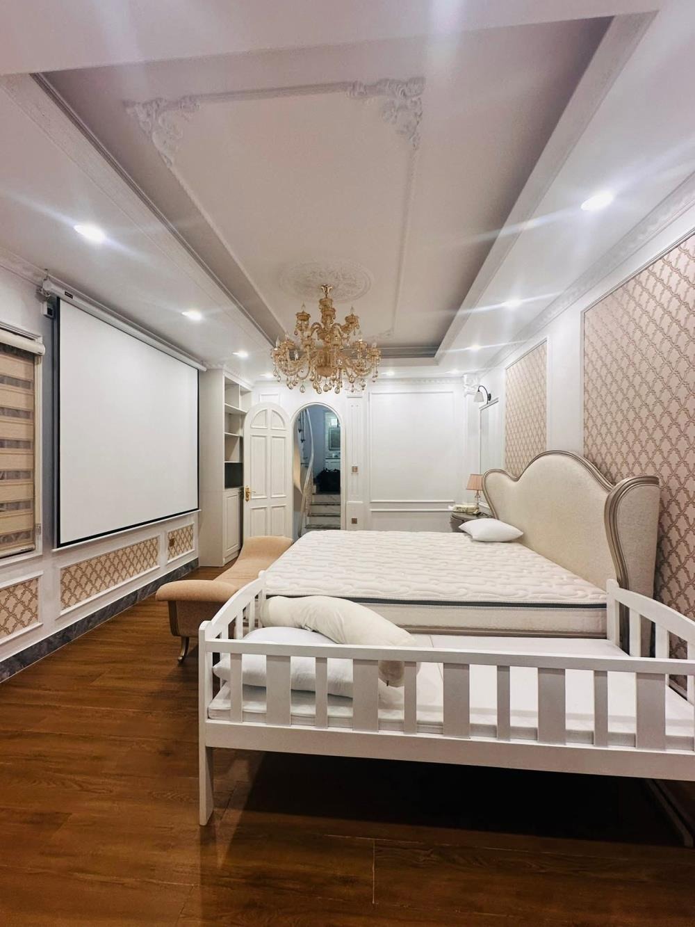Bán nhà 7 tầng Liễu Giai: 45m2, mặt tiền, full nội thất, ô tô vào tận cửa