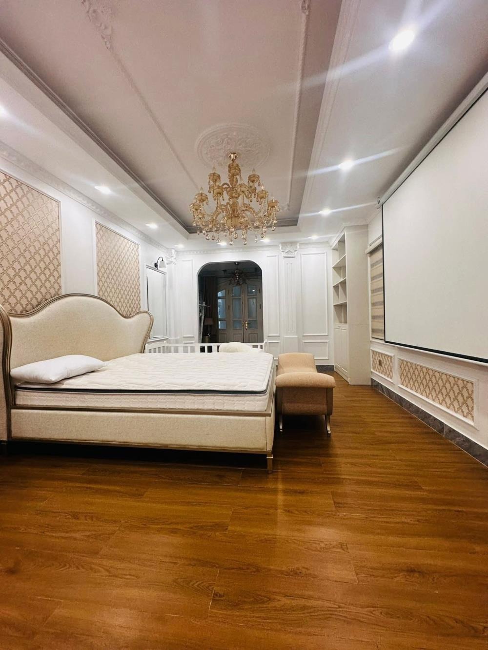 Bán nhà 7 tầng Liễu Giai: 45m2, mặt tiền, full nội thất, ô tô vào tận cửa