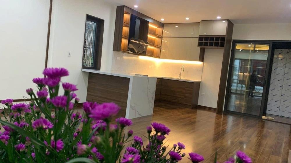 Vĩnh Phúc - Ba Đình: Nhà 33m2 x 6 Tầng, Mặt Tiền 4.8m, Lô Góc - Giá Tốt
