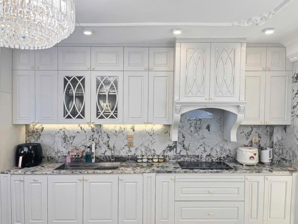 Bán nhà siêu đẹp Tây Hồ - 42m2, 7 tầng, 9.8 tỷ, view hồ, full nội thất