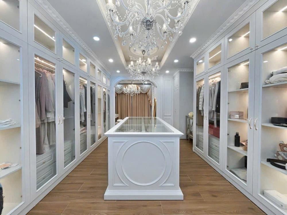 Bán nhà siêu đẹp Tây Hồ - 42m2, 7 tầng, 9.8 tỷ, view hồ, full nội thất