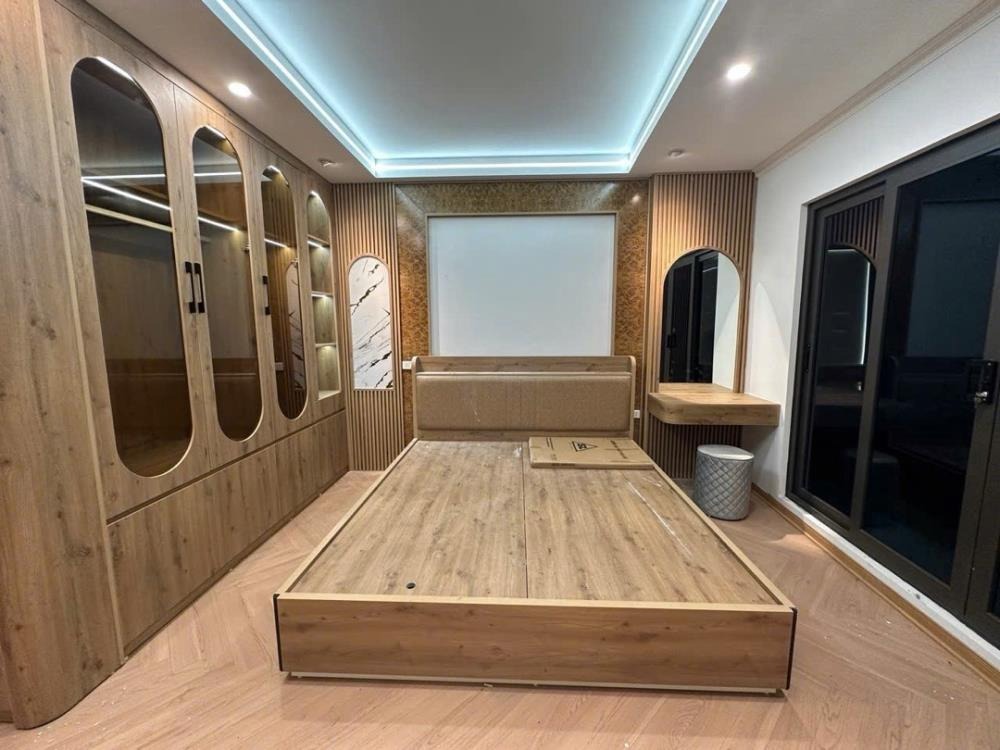 Bán Nhà Nguyễn Trãi, Thanh Xuân - 8 Tầng, Thang Máy, Full Nội Thất, 14.35 Tỷ