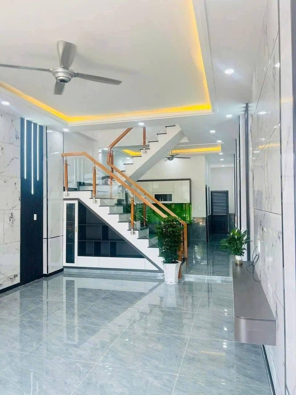 Nhà Bình Chánh Giá Tốt: Full Nội Thất, Gần Chợ, Trường Học - 1.65 Tỷ