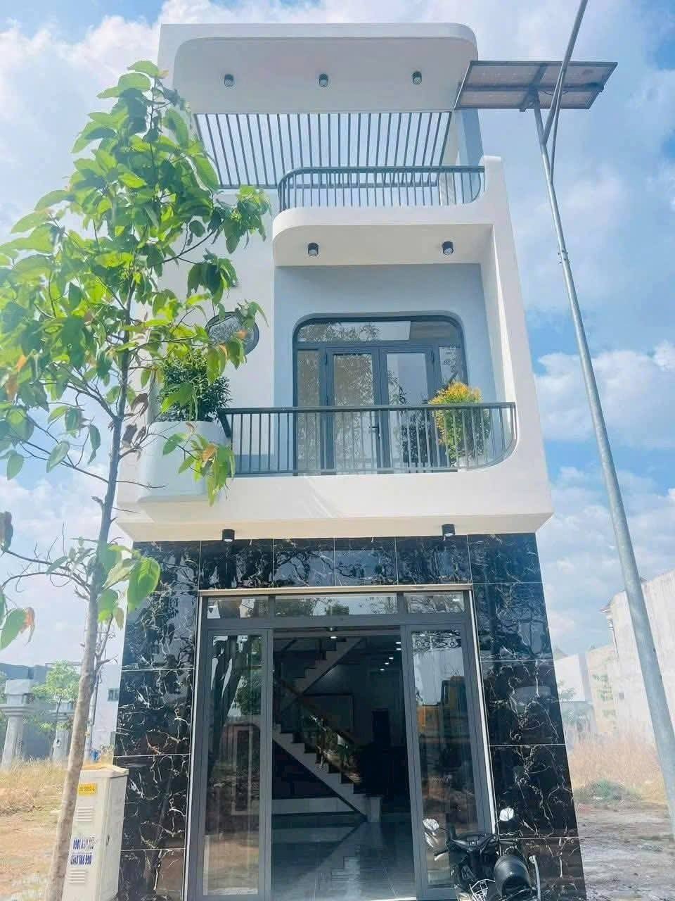 Nhà Bình Chánh Giá Tốt: Full Nội Thất, Gần Chợ, Trường Học - 1.65 Tỷ
