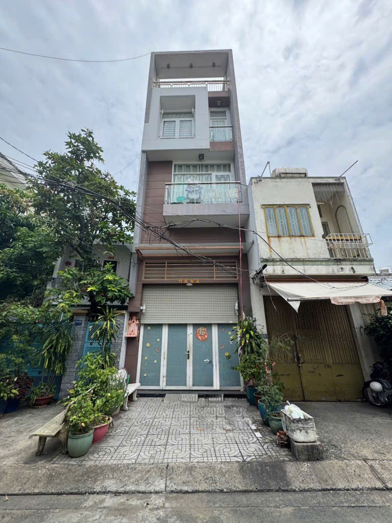 Nhà Phố 90m2 Quận 7 - 5PN, Giá 13.5 Tỷ - Vị Trí Đắc Địa