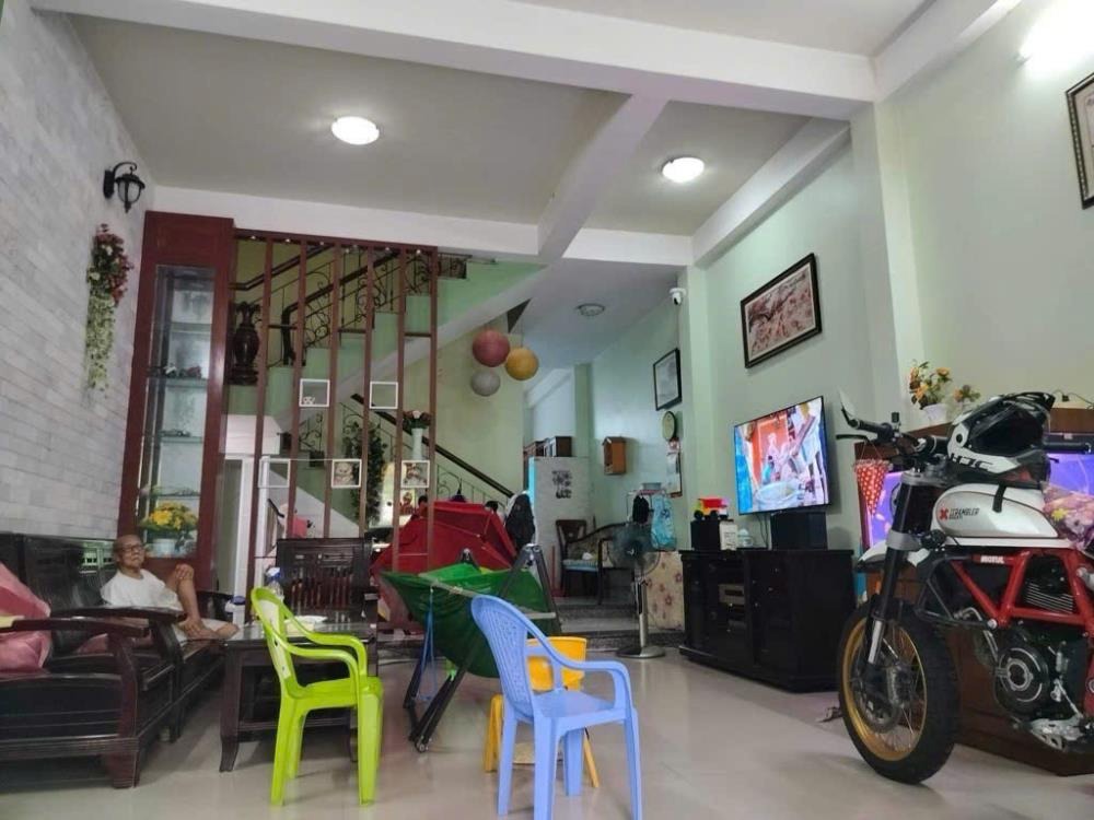 Nhà Phố 90m2 Quận 7 - 5PN, Giá 13.5 Tỷ - Vị Trí Đắc Địa
