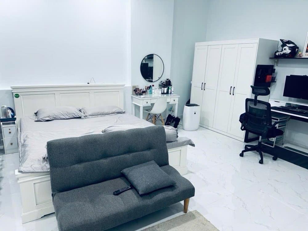 Nhà Phố 90m2 Quận 7 - 5PN, Giá 13.5 Tỷ - Vị Trí Đắc Địa