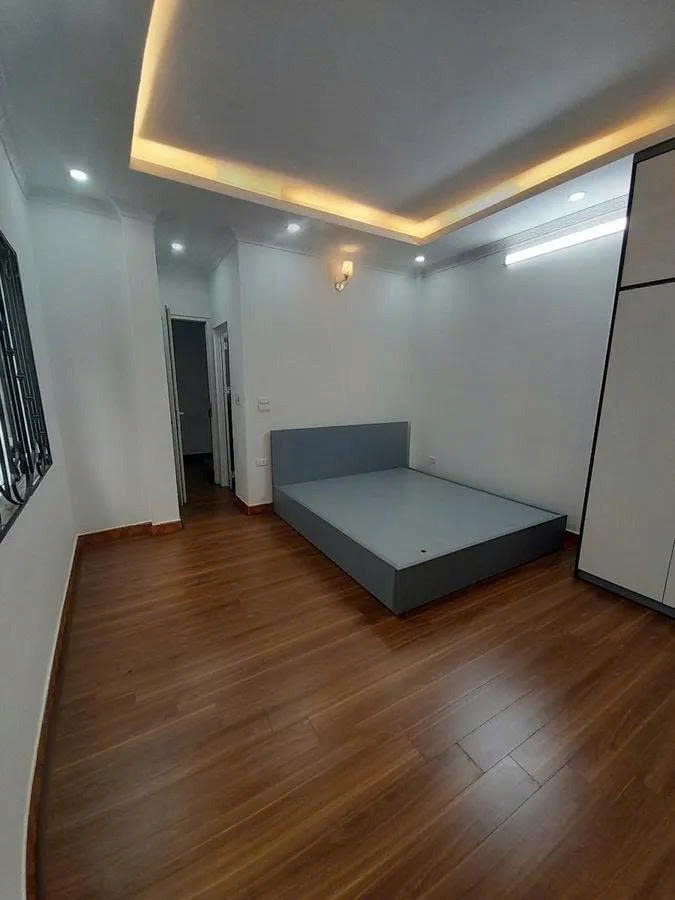 Bán nhà 4 tầng, mặt tiền rộng, nội thất đủ đồ, Lĩnh Nam, Hoàng Mai