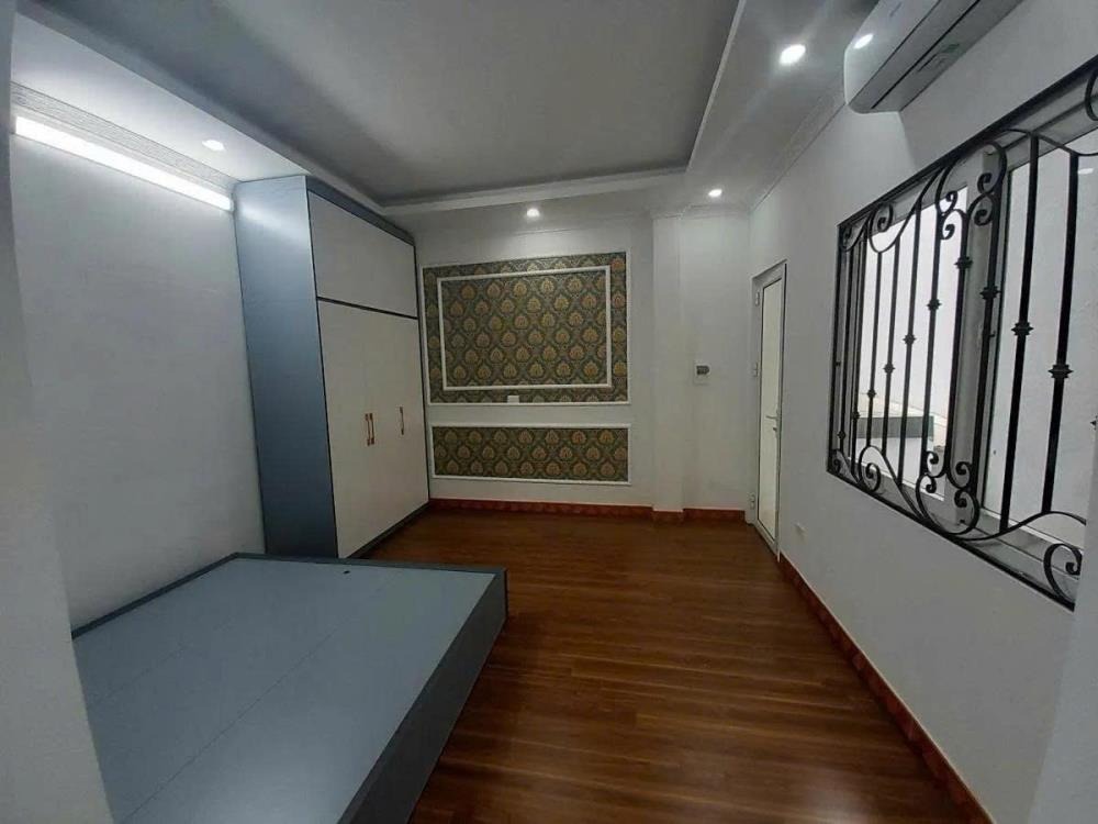 Bán nhà 4 tầng, mặt tiền rộng, nội thất đủ đồ, Lĩnh Nam, Hoàng Mai