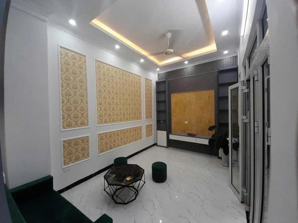 Bán nhà 4 tầng, mặt tiền rộng, nội thất đủ đồ, Lĩnh Nam, Hoàng Mai