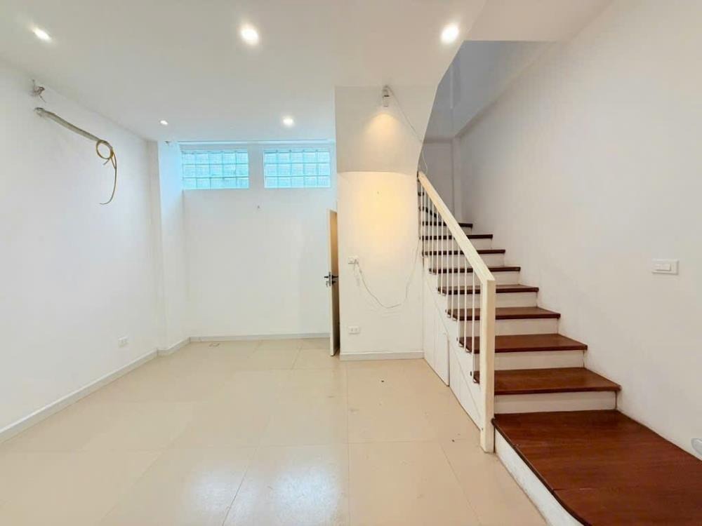 Bán nhà riêng Hoàng Hoa Thám 35m2, mặt tiền 4.3m, ngõ thông thoáng, gần ô tô
