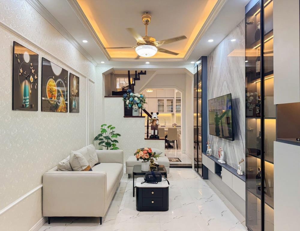 Mỹ Đình: Bán nhà 4 Tầng, 36m², Mặt Tiền Rộng - Giá 8.15 tỷ