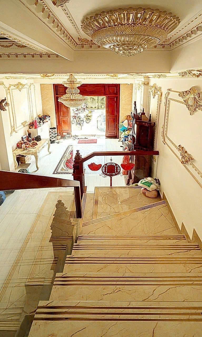 Bán Biệt Thự Mặt Tiền Bến Phú Lâm, Quận 6 - 15.8 Tỷ Thương Lượng
