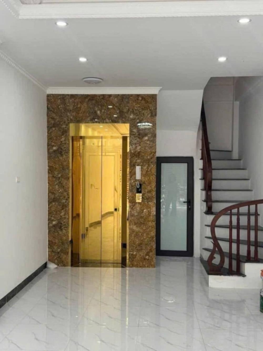 Bán nhà phố Hồng Hà - 6 tầng, thang máy, gần phố cổ