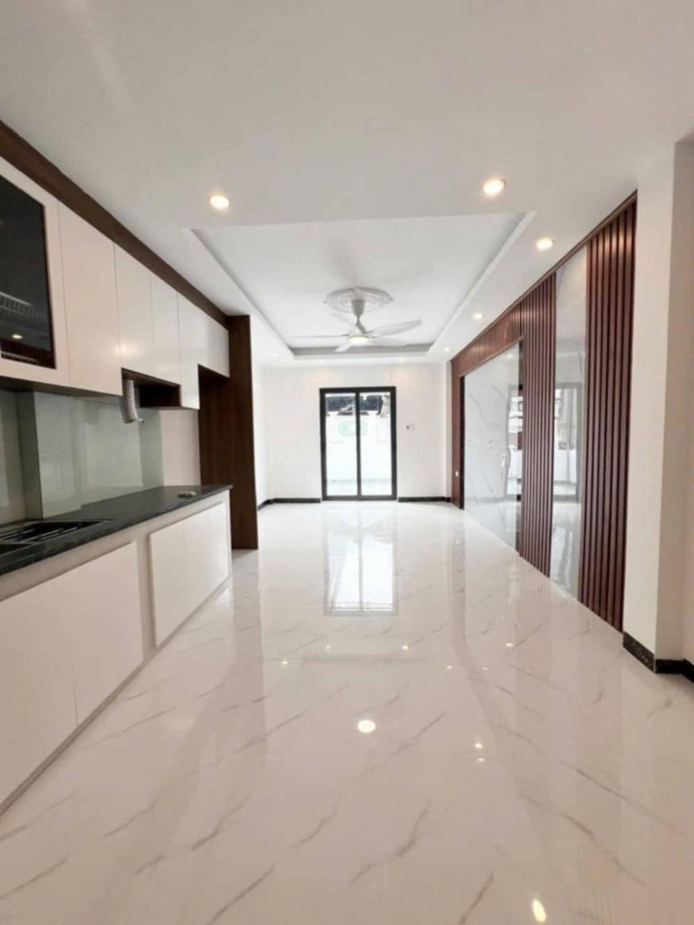 Bán nhà phố Hồng Hà - 6 tầng, thang máy, gần phố cổ