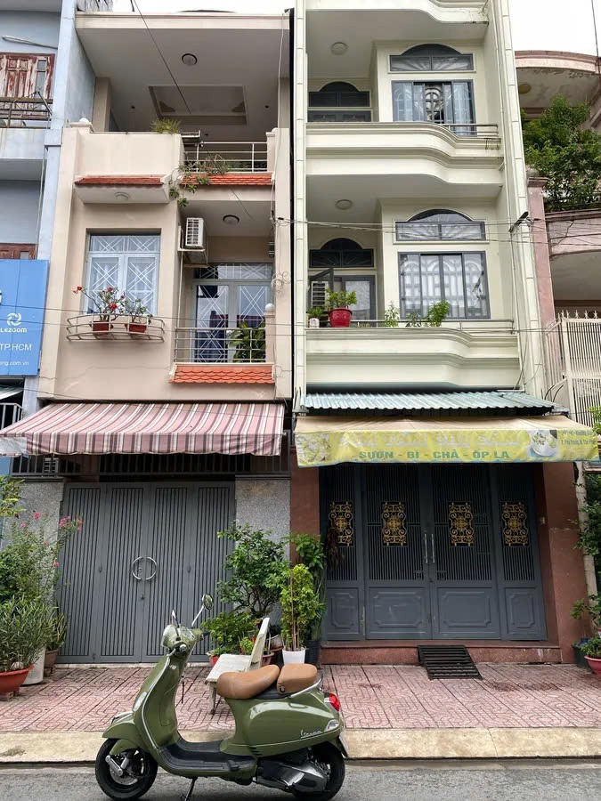 Nhà 3 Tầng Khu Vực Tân Phú: 70m², 3PN, Hẻm 8m, Giá 10.8 Tỷ