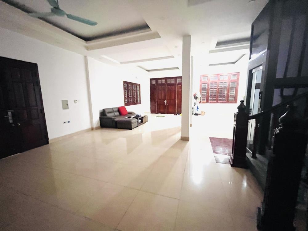 Chính chủ cho thuê mặt bằng tầng 1 khu biệt thự phố Huỳnh Văn Nghệ, Long Biên