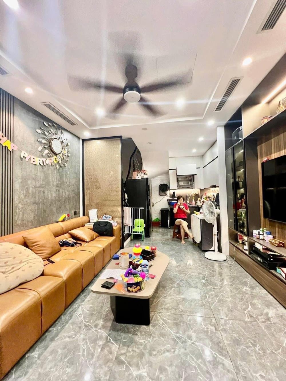 Bán Nhà Bạch Mai 31m2 6 Tầng - Ô Tô Đỗ Cổng - Nội Thất Luxury - Giá 8.7 Tỷ