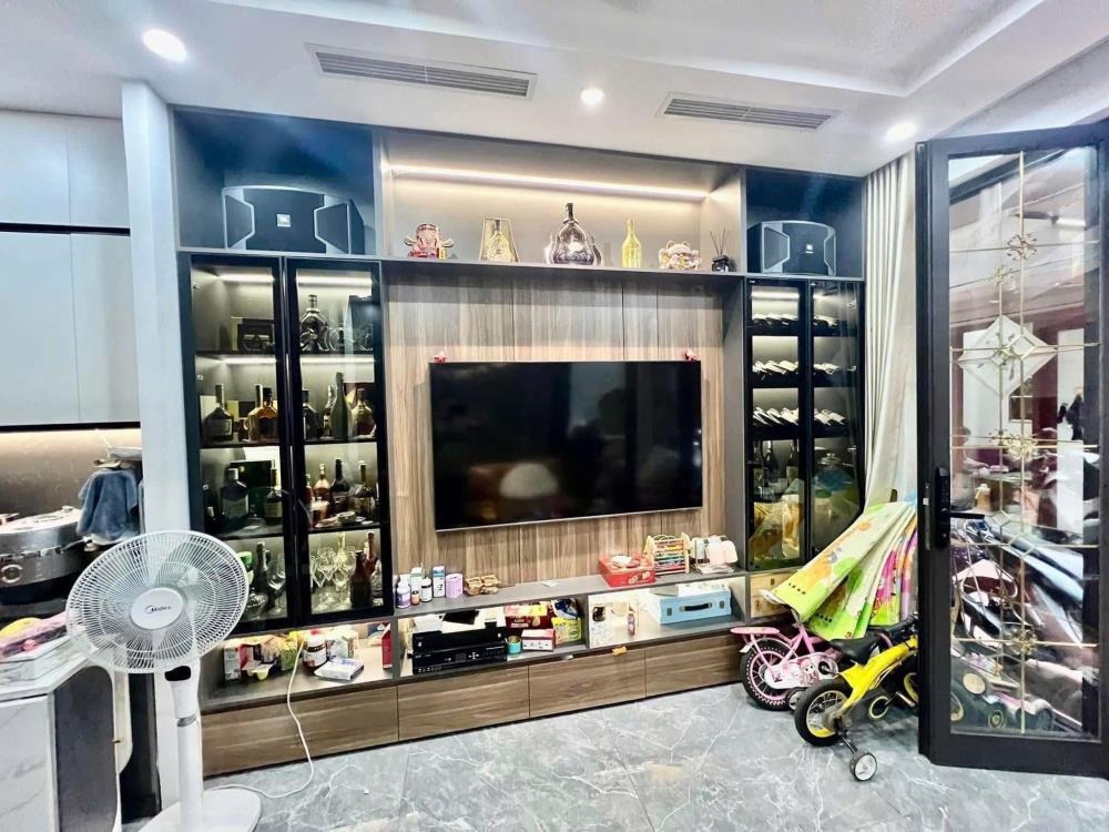 Bán Nhà Bạch Mai 31m2 6 Tầng - Ô Tô Đỗ Cổng - Nội Thất Luxury - Giá 8.7 Tỷ