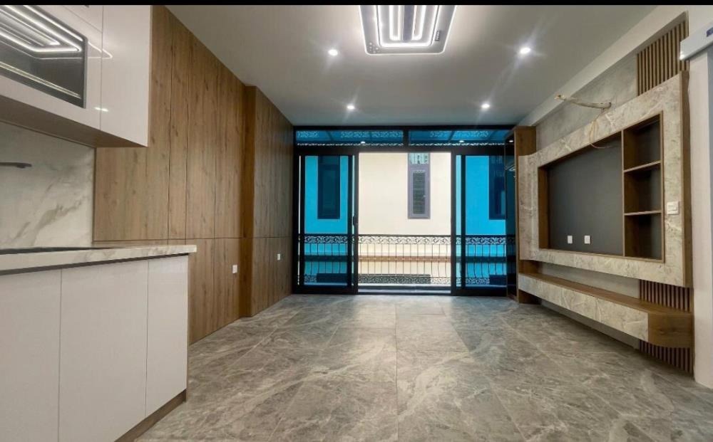 Bán nhà mới Nguyễn Ngọc Nại - Thang máy, ô tô vào nhà - 5m ra phố - Lô góc