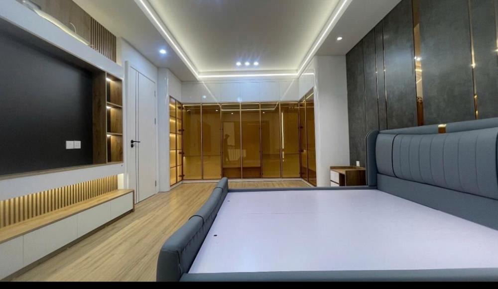 Bán nhà mới Nguyễn Ngọc Nại - Thang máy, ô tô vào nhà - 5m ra phố - Lô góc