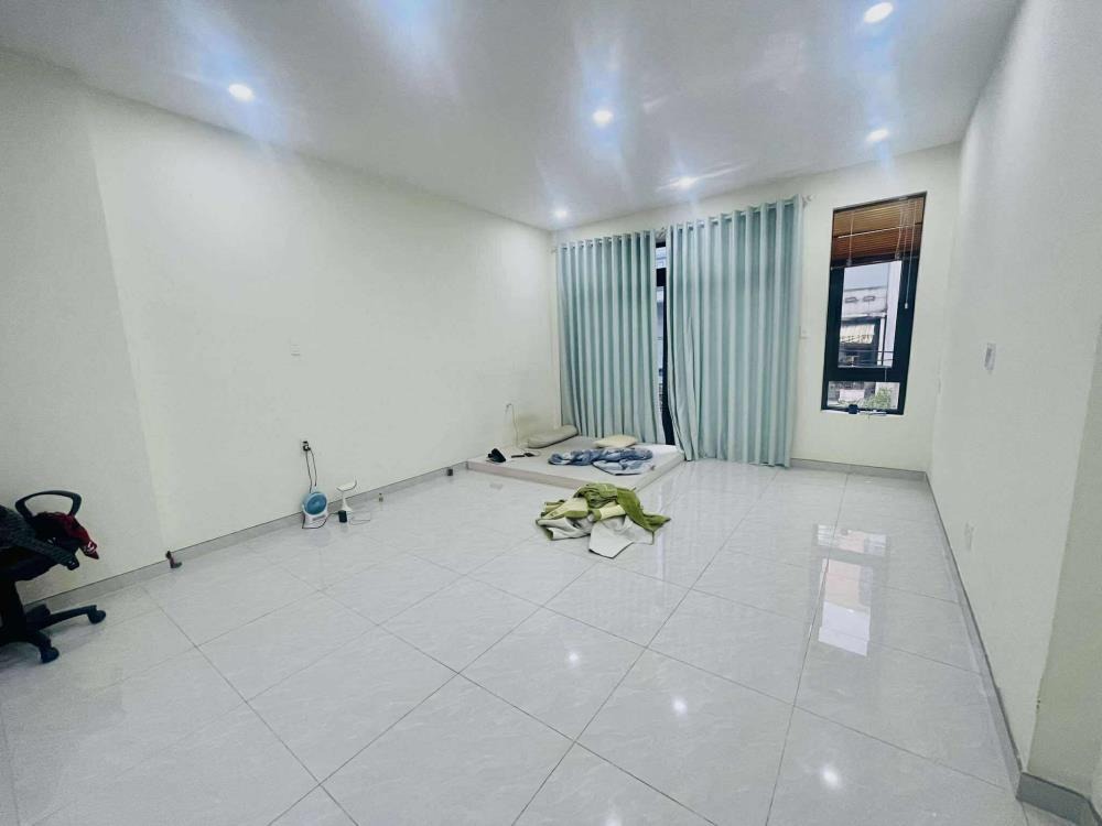 Nhà Lê Quang Định 4 Tầng, 135m2 Nở Hậu, 7 PN Cho Thuê - Giá 19.9 Tỷ