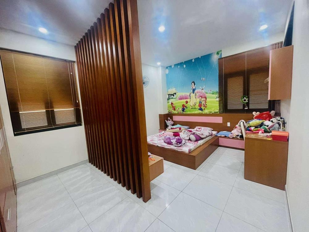 Nhà Lê Quang Định 4 Tầng, 135m2 Nở Hậu, 7 PN Cho Thuê - Giá 19.9 Tỷ