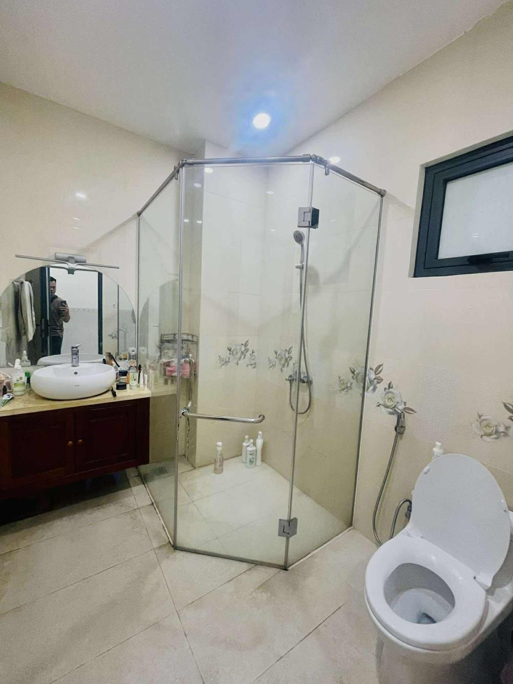 Nhà Lê Quang Định 4 Tầng, 135m2 Nở Hậu, 7 PN Cho Thuê - Giá 19.9 Tỷ