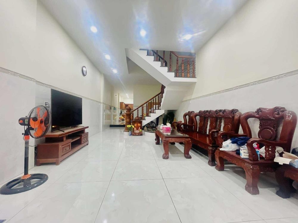 Nhà Lê Quang Định 4 Tầng, 135m2 Nở Hậu, 7 PN Cho Thuê - Giá 19.9 Tỷ