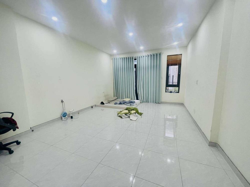 Nhà Lê Quang Định 4 Tầng, 135m2 Nở Hậu, 7 PN Cho Thuê - Giá 19.9 Tỷ